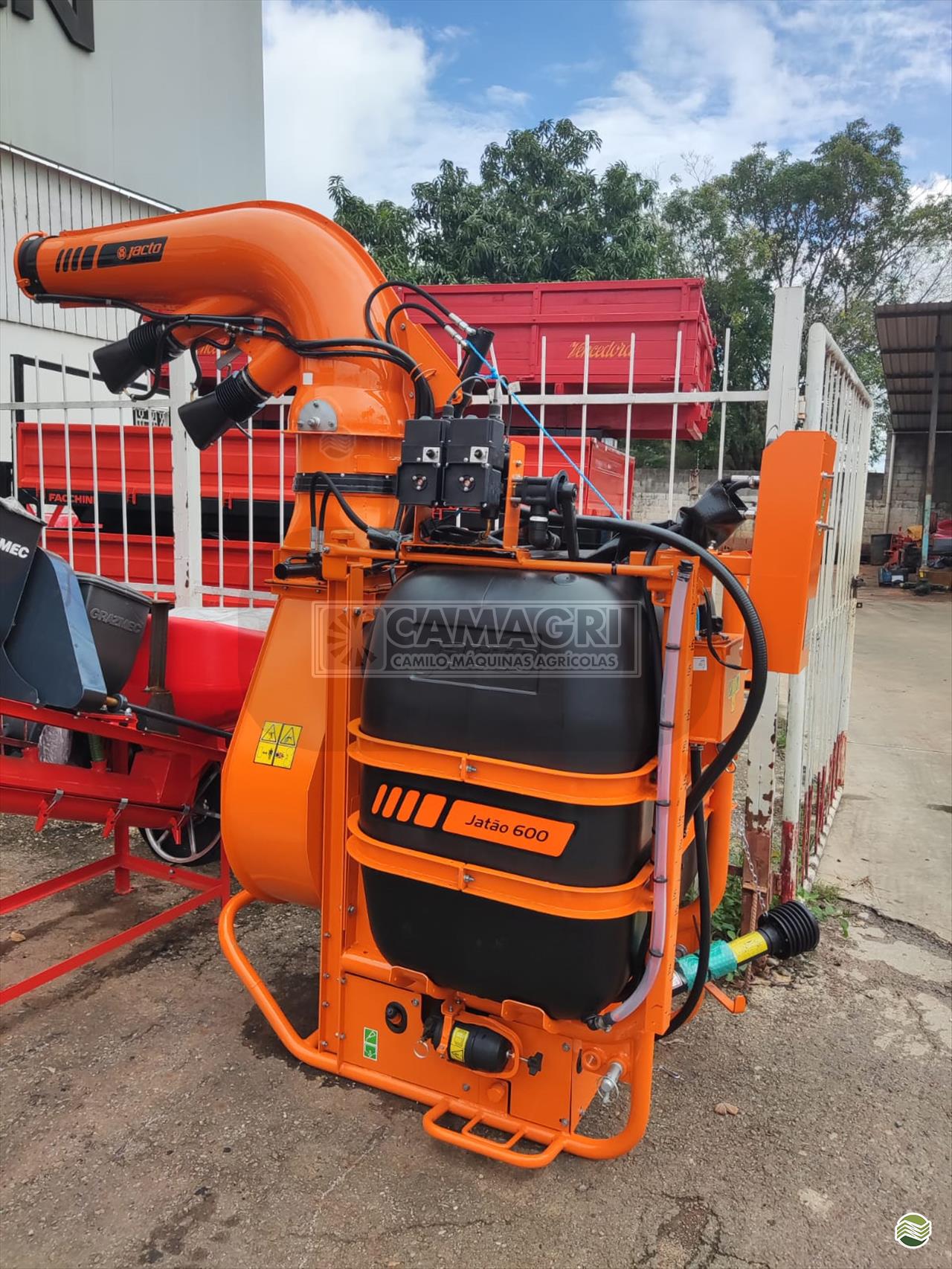 PULVERIZADOR JACTO JATÃO 600 Acoplado Hidráulico Camagri - Camilo Máquinas Agrícolas - Agrale GOIANIA GOIAS GO